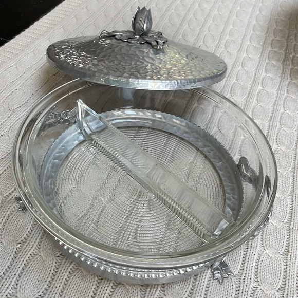 VTG Rodney Kent hand-forged hammered aluminum covered dish w/ Pyrex dish 1950s - Picture 5 of 17